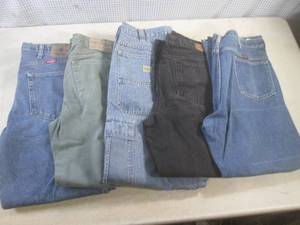 lot 33 image: (CS) 5 Pairs of Denim Jeans - Wrang...