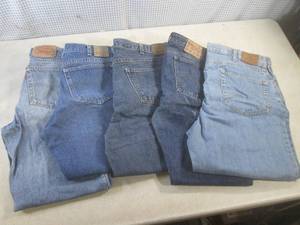 lot 41 image: (CSB) 5 Pairs of Denim Blue Jeans -...