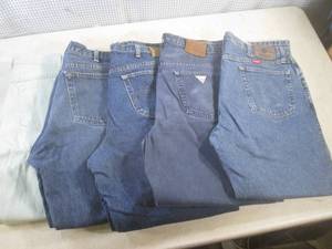 lot 42 image: (CSB) 5 Pairs of Denim Jeans - Wran...