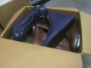 lot 51 image: (D-4) Box Full of Assorted Boots an...
