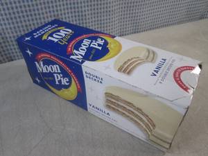 lot 281 image: (B-1) Box of 9 Double Decker Vanill...