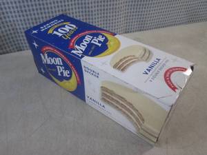 lot 282 image: (B-1) Box of 9 Double Decker Vanill...