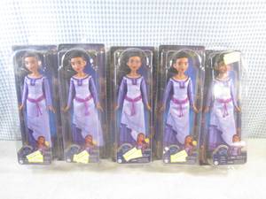 lot 64 image: (D-2) 5 Disney Wish Asha Of Rosas F...