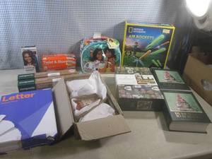 lot 71 image: (G-1) Misc New Items - Puzzles, Pri...