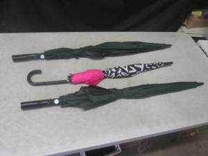 lot 88 image: (H-2) 3 Umbrellas...