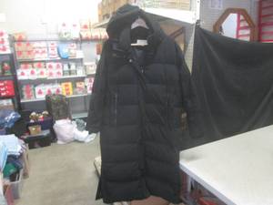 lot 92 image: (BR1) Michael Kors Womens Hooded Q...