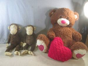 lot 103 image: (A-4T) Large Hug Fun Plush Bear and...