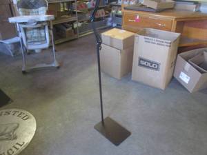 lot 106 image: (CS) Adjustable PhoneTablet Holder...