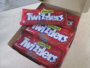 lot 330 image: (C-2) 15 King Size Packages of Stra...