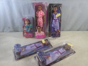 lot 159 image: (BS) 5 New Dolls ...