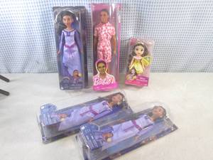 lot 160 image: (BS) 5 New Dolls ...