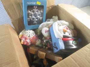 lot 199 image: (F-2) Box Full of Assorted Small Ch...