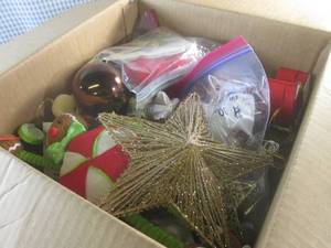 lot 206 image: (BSB) Box Full of Assorted Christma...