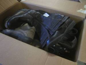 lot 222 image: (G-1) Large Box Full of Assorted Sh...