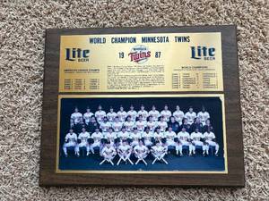 1987 Minnesota Twins World Series Plaque Featuring the Entire Team and Names of Every Player on the Roster, Great Twins Collectible