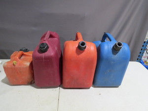 lot 22 image: Mixed Lot of Fuel Cans