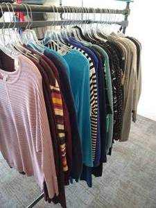 (34) Ladies' Size M Tops