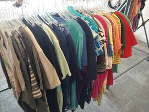 (48) Ladies Size M Short-Sleeved Tops