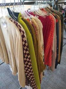 (26) Ladies Size M Long-Sleeved Tops