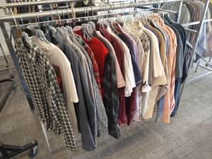 (33) Mens Size S-L Shirts