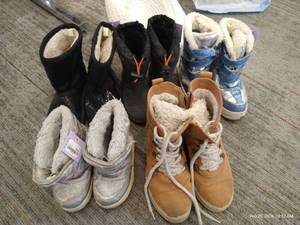 (5) Pairs Childrens Boots & Hat
