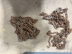 lot 6 image: Lawn Tractor Tire Chains