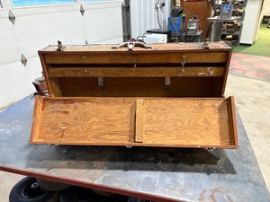 lot 58 image: vintage Carpenters Tool Box