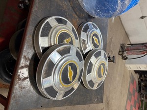 lot 47 image: Chevy Hub Caps set of 4