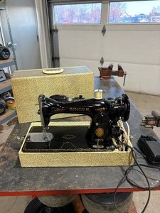 lot 42 image: Singer Sewing Machine in Case Very Nice