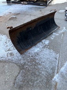 lot 1 image: Garden Tractor Push Blade