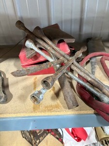 lot 20 image: Misc Tools Hammer Heads and Other tools