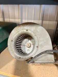 lot 23 image: Blower and Box of Peg Hooks