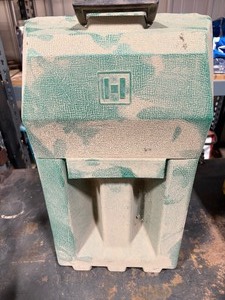 lot 22 image: Aluminum Oxygen Tank Case and Supplies