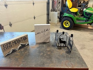 lot 35 image: Home Decor