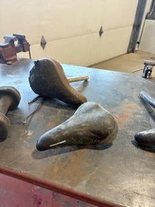 lot 34 image: Dumbells 18lbs, 3 Bike Seats