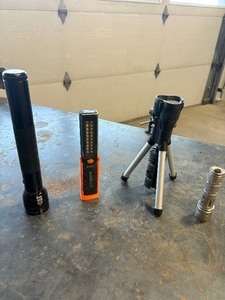 lot 32 image: Flash Lights (4)