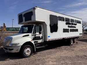 MOVING TRUCK with 26 ft box, International 4300 Straight Truck 2006 159k miles