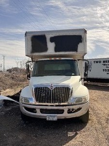 MOVING TRUCK with 26 ft box, International 4300 Straight Truck 2006 159k miles