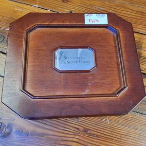 lot 136 image: Nice Wooden Display case for valuable and collectible dimes