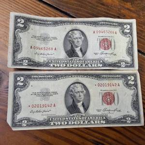 lot 138 image: 2 x Two Dollar Banknotes  Red Seal  United States Notes Series A and a Star Note  circulated