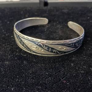 lot 34 image: .875% Silver Beautifully ornate bracelet