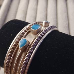 lot 49 image: Turquoise Twisted Wire Cuff Bracelet  21.6 mm wide 