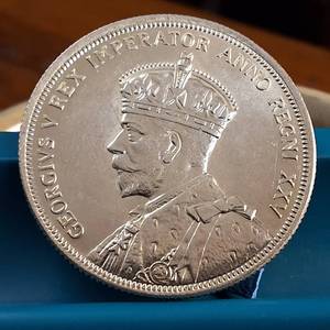 lot 51 image: 1935  George V Key Date as the first year Silver Canada Dollar  80% silver  Excellent condition