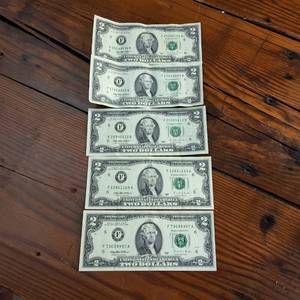 lot 12 image: 5 x Two Dollar Banknotes  Federal Reserve Notes  all from 1995 in crisp condition