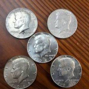 lot 21 image: 5 x 1969D Kennedy Half Dollars  40% silver content  nice condition