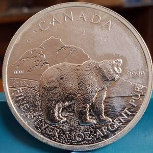 lot 41 image: 2011 $5 Dollar Canadian 1 oz Silver .9999  Features Grizzly Bear  Royal Mint of Ottawa 