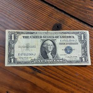 lot 90 image: Silver Certificate Blue Seal Banknote � 1935H series