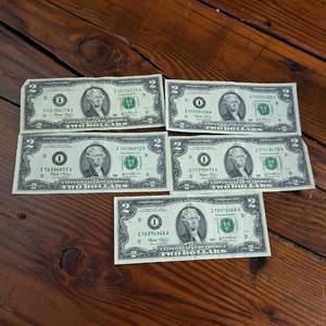 lot 99 image: 5 x Two Dollar Banknotes  Federal Reserve Notes  all from 2003 in crisp condition (Full House)