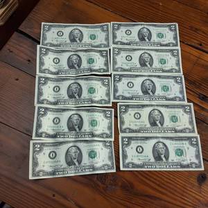 lot 120 image: 10 x Two Dollar Banknotes  Federal Reserve Notes  all from 1976 in crisp condition