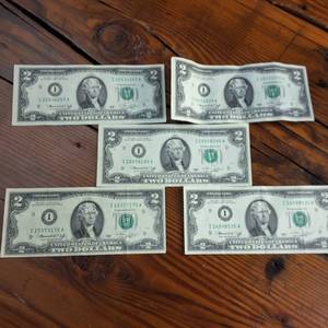 lot 153 image: Large Lot (5 Notes)  Series 1976 $2 Federal Reserve Notes � crisp, clean